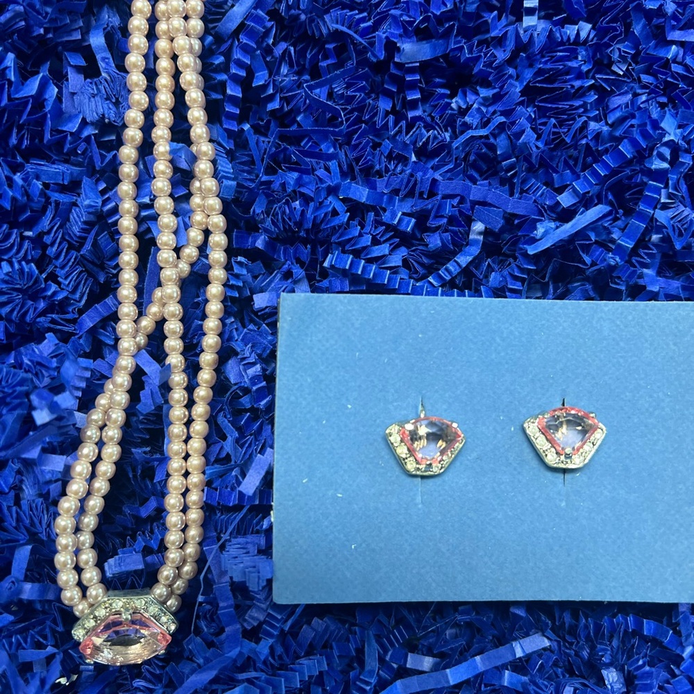 Avon Cream Pearl Necklace with Pink Gem Accents
